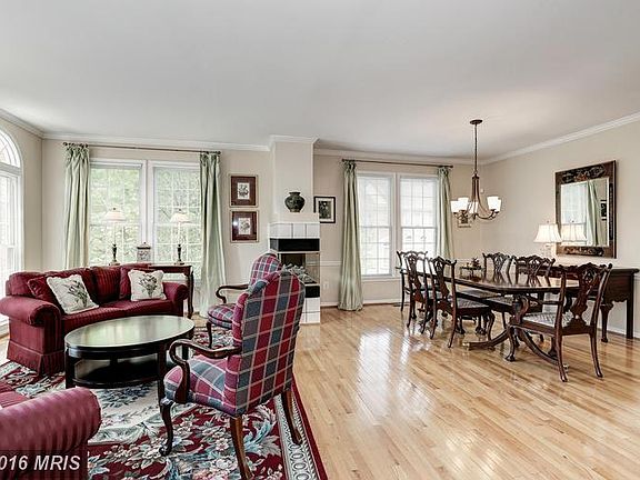 2nd image of 10463 Courtney Dr