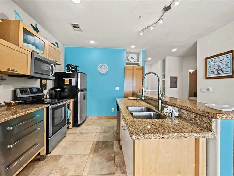 9420 Seawall Blvd #601 — Photo 6