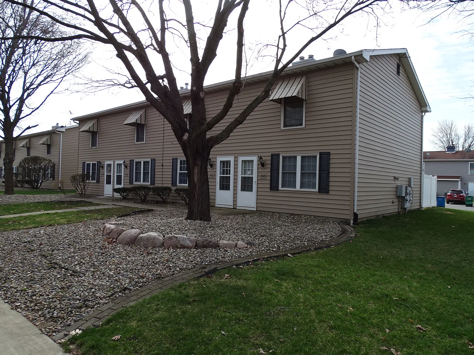 2 bed, 1.5 bath, 1000 sqft, $1,300 — Photo 1
