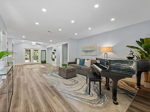 4th image of 5100 Plumas Ln