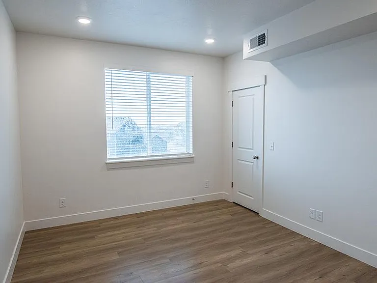 TRAIL HOLLOW APARTMENTS — Photo 13