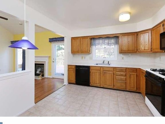 4th image of 23 Hilltop Ln