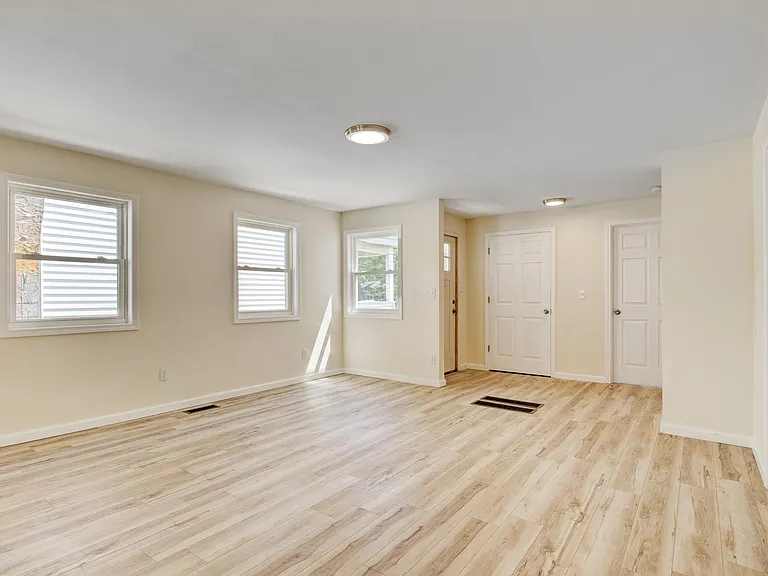1002 Park St — Photo 3