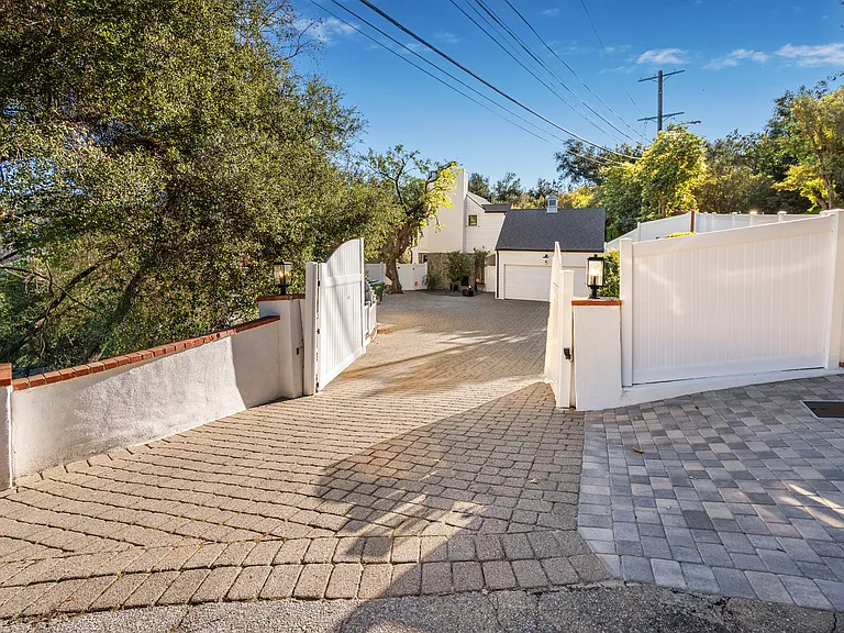 3100 Coldwater Canyon Ave — Photo 93