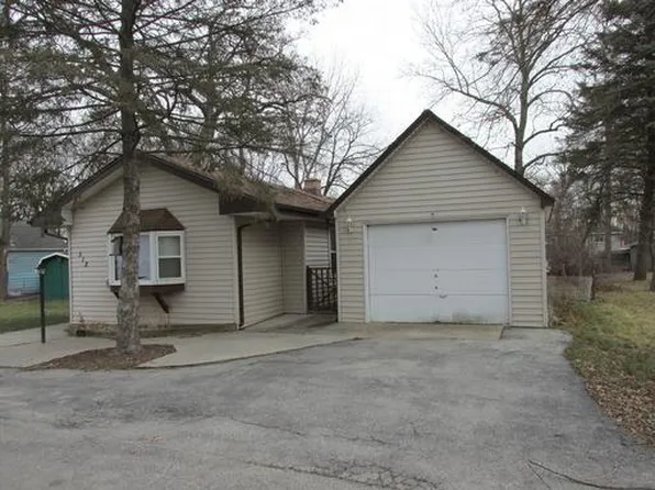 512 S Emerald Dr, McHenry, IL 60051