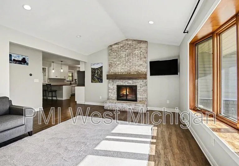 6593 Crownpointe Dr SW — Photo 3