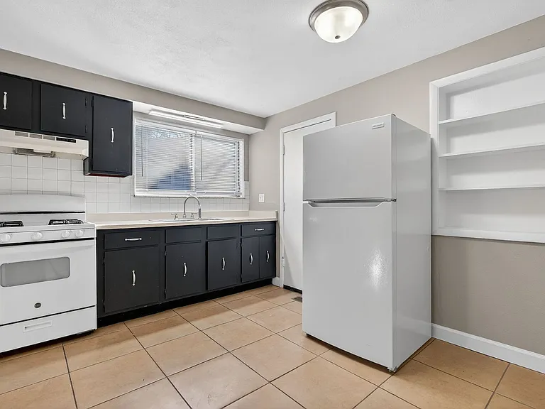 3629 N Leroy Ave — Photo 18