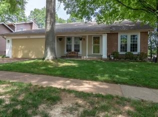816 Carman Woods Dr, Ballwin, MO
