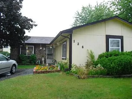 126 Poplar St photo 1