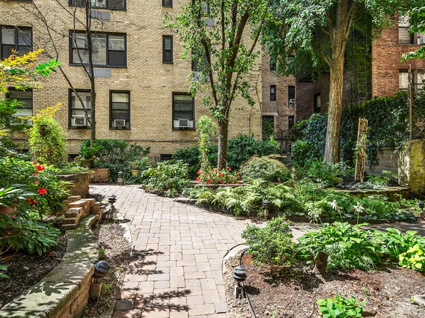 424 East 52nd Street image 9 of 9