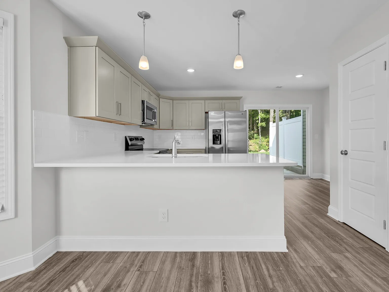 239 Limestone Point Drive - 1 — Photo 4