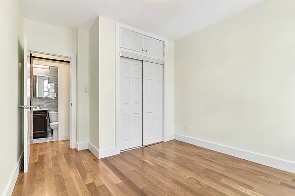 Rented by Halvatzis Realty | media 19