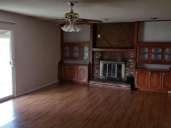 3rd image of 4701 Rollingwood Dr