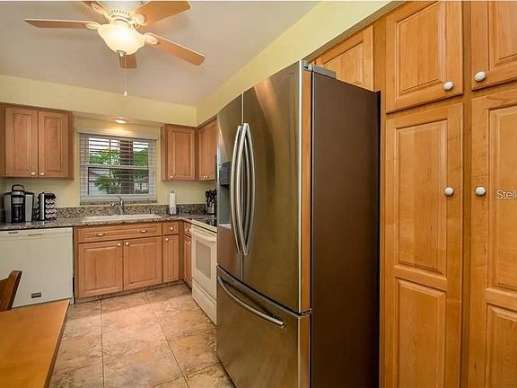 4th image of 999 GILLESPIE DRIVE