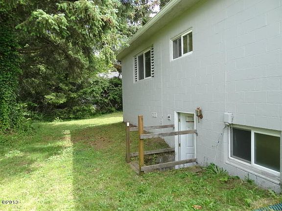 3rd image of 330 SE Jetty Ave