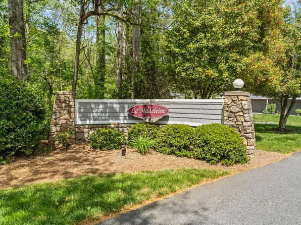 1007 21st Ave NE, Hickory, NC 28601