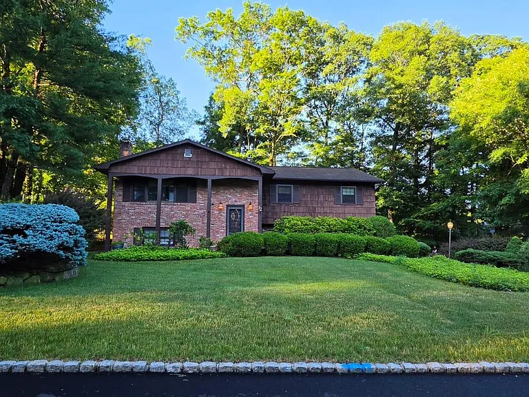 12 Palisades Ct — Photo 1