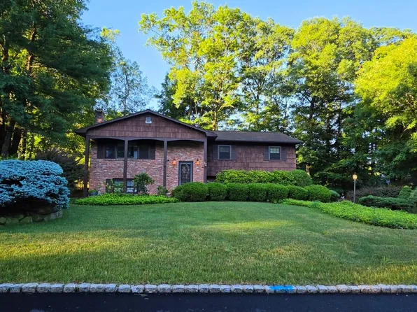 12 Palisades Ct, Pomona, NY 10970