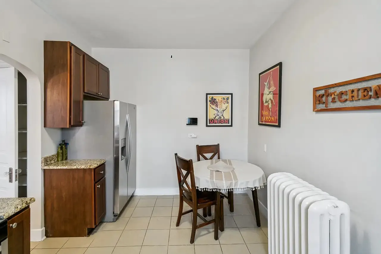3 bed, 1200 sqft, $3,200 — Photo 2