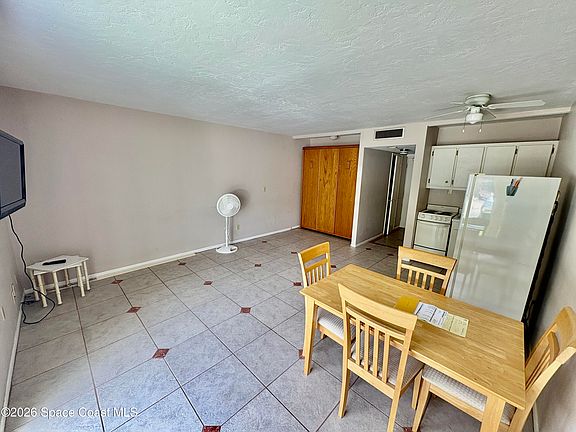 5th image of 223 Columbia Dr APT 127