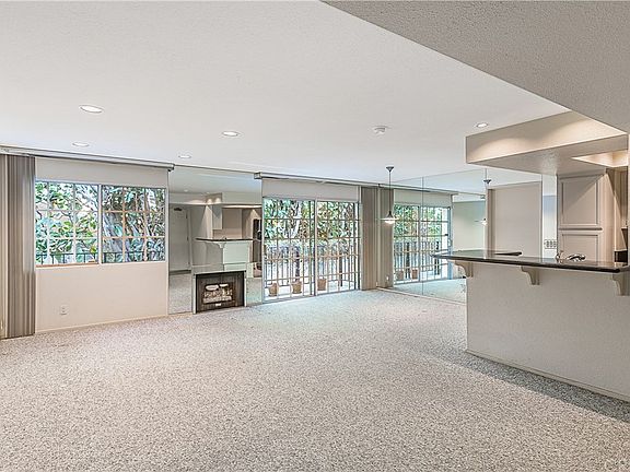 4th image of 4249 Longridge Ave Unit 105