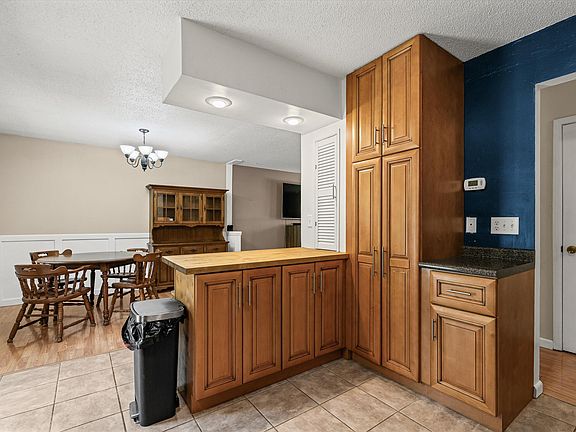 5th image of 2052 N Northwest Ct