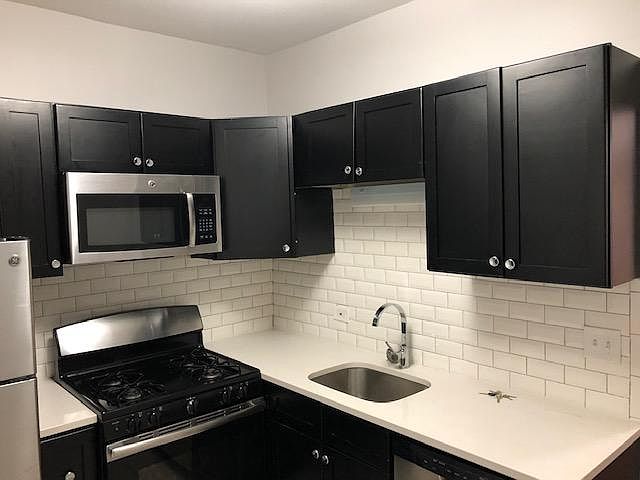 1st image of 833 W Sunnyside Ave #205