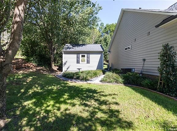 3rd image of 208 Whitegrove Dr