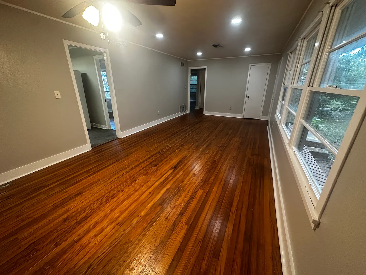 3 bed, 1.5 bath, 1100 sqft, $1,400 — Photo 2