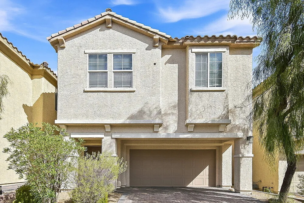 3 bed, 2.5 bath, 1702 sqft, $2,155 — Photo 1