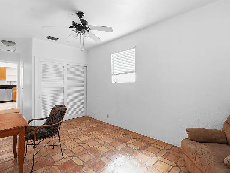 218 SE 3rd Ter — Photo 13