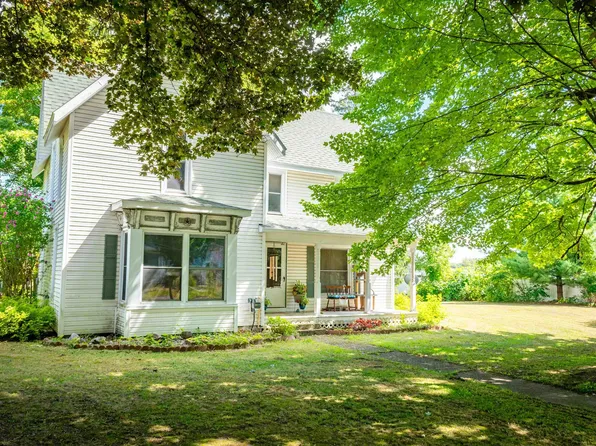 124 N 5th St, Edmore, MI 48829