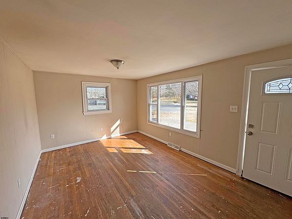 3rd image of 107 W Jimmie Leeds Rd