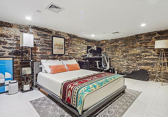 5th image of 136 W 123rd St APT 1