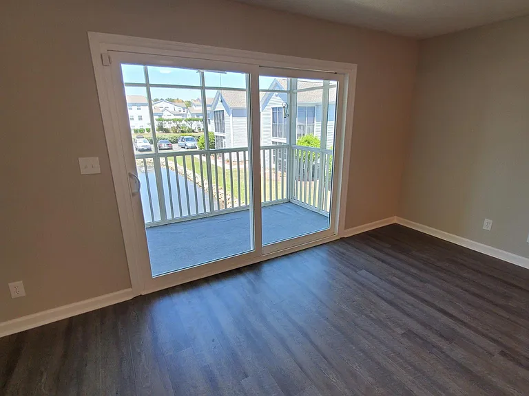 2258 Essex Dr #H — Photo 8