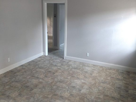 2nd image of 2742 Parkridge St
