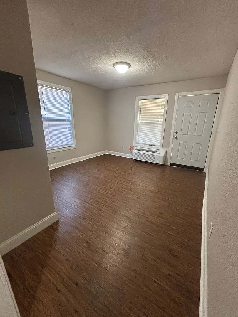 829 W Pershing St — Photo 4