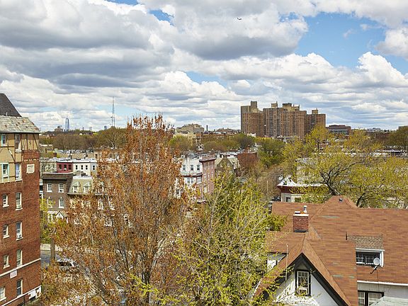 5th image of 125 Hawthorne St APT 6B