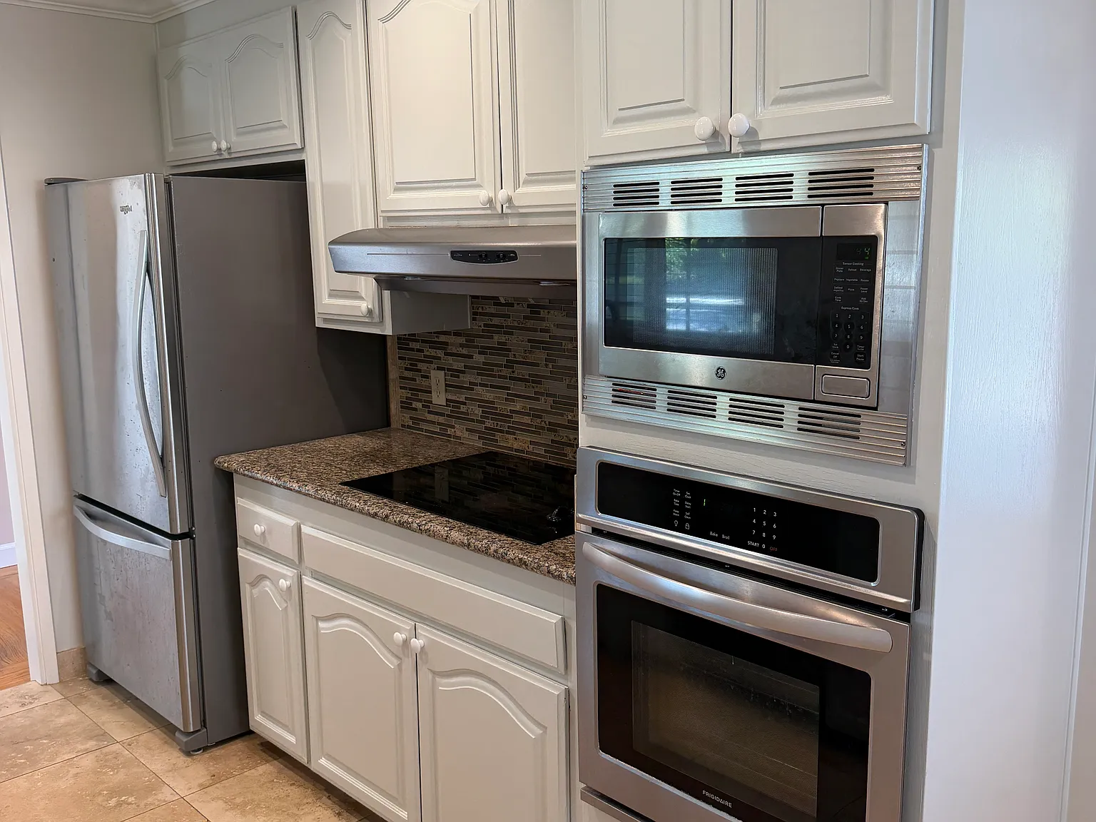 3 bed, 1346 sqft, $5,195 — Photo 2