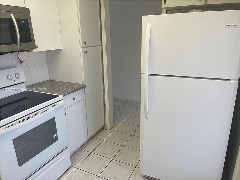 450 Golden Isles Dr #1H — Photo 19
