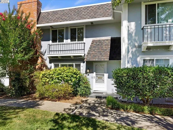 54 Miramonte Dr, Moraga, CA 94556