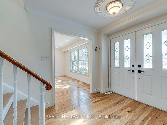 5th image of 1585 Crombie Rd