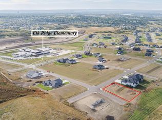 4614 Elk Ridge Dr, Bismarck, ND 58503