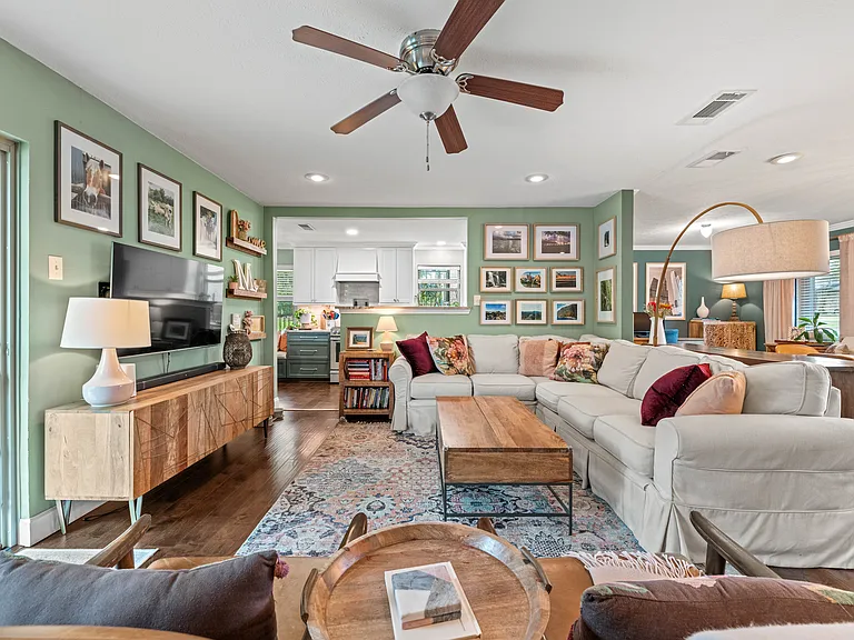 9854 Estate Ln — Photo 13