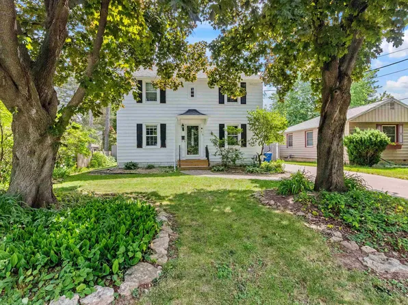519 Riverway, Menasha, WI 54952