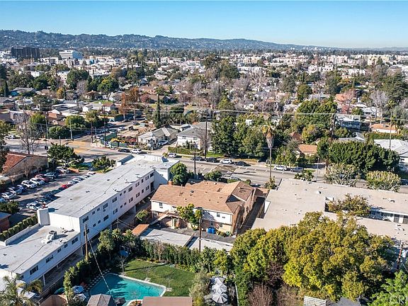3rd image of 4918 Cahuenga Blvd