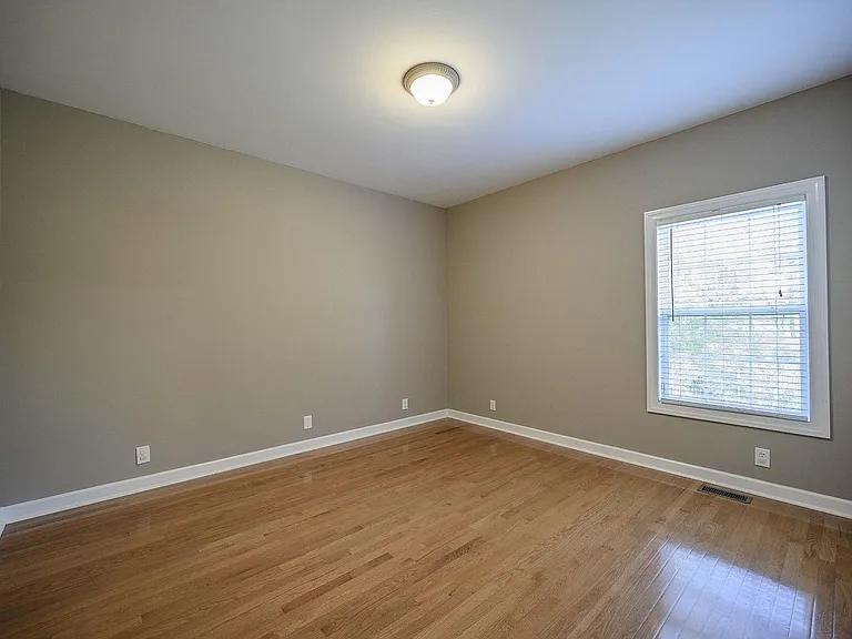 2256 Westwood Dr — Photo 17