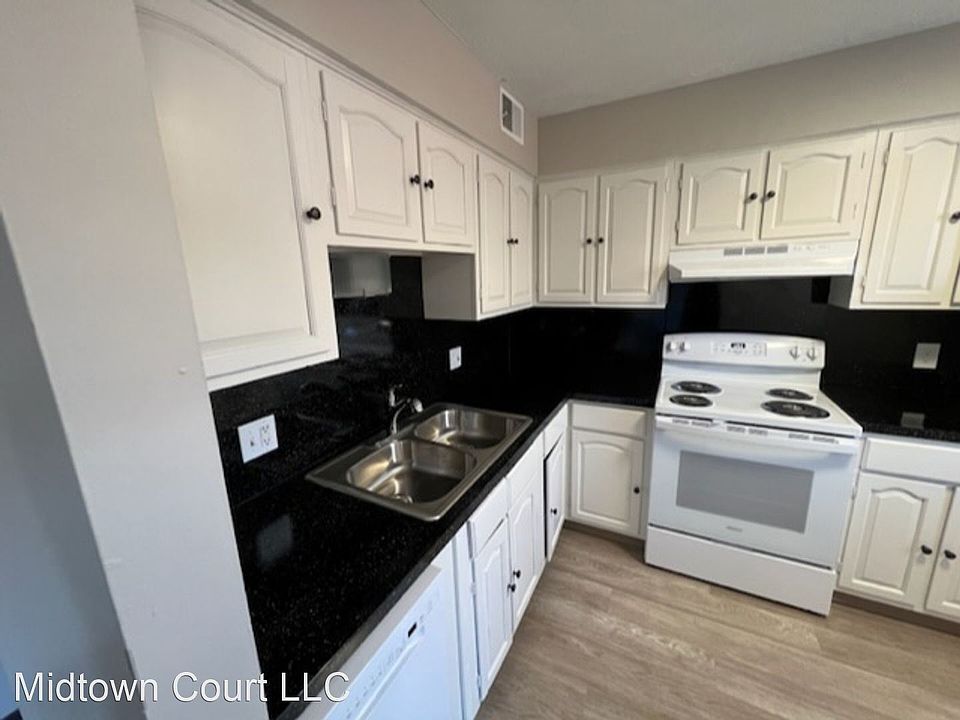 1st image of 3560 Howard St #15