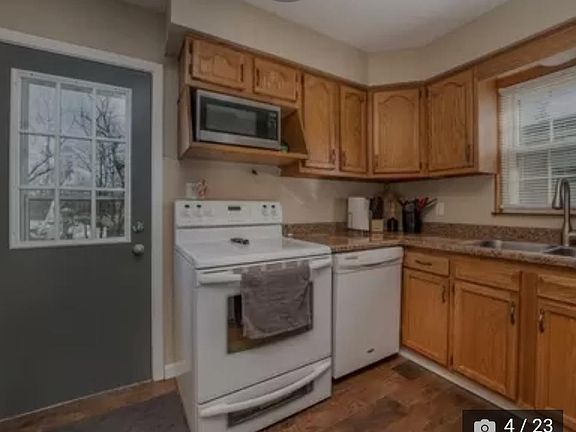 4th image of 2662 Shelburn Ave