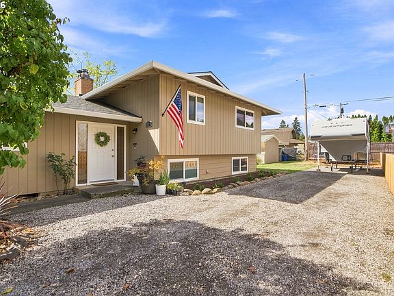 4th image of 2223 SE 139th Ave #A